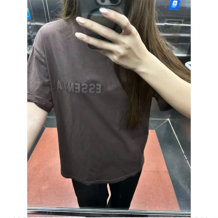 🦋Exclusive for cross-border supply, Hot Sale🦋70 【Purple】Essentials FW 23 Essentials Shorts Smoke Solid Color Elastic Straight American Heavyweight Casual Short Sleeves Men's and Women's Same Style ESSENTIALS was established in Los Angeles, USA in 2018. Its original intention was to let more people wear affordable Versatile trendy items. In terms of fabric tailoring, it follows the same comfort and fineness as FEAR OF GOD, and the design is simplified from complexity, with the eye-catching "ESSENTIALS" LOGO running throughout. ESSENTIALS has been favored by fashion enthusiasts since its launch, and many European and American superstars are also its loyal buyers, such as KANYE WEST, JUSITN BIEBER, RIHANNA, etc. . . . . The most popular FOG color on the Internet is here, double-row silicone, the original custom-made fabric is soft and comfortable, no color difference, the custom-dyed rib collar is dyed in the same vat, the original Authentic designated flocking printing factory, there are few machines on the market that can produce a three-dimensional 3D feeling, the width and length of each letter and the 3D depth, etc., the ceiling of the industry, that is to say, you don’t need to look closely to know that it is 3D. In the details, we can see that the size of each corner of the hood is symmetrical and made of double-layer fabric. Factory’s great technology is that it can make each corner symmetrical so that it doesn’t look soft and floppy when worn, and it feels stiff. The original OVERSIZE version is full of high street style. Color: Light Black, Haze Blue, Plum, Seal Gray Size: XS-XL (maximum weight) Recommended: Same Style for men and women